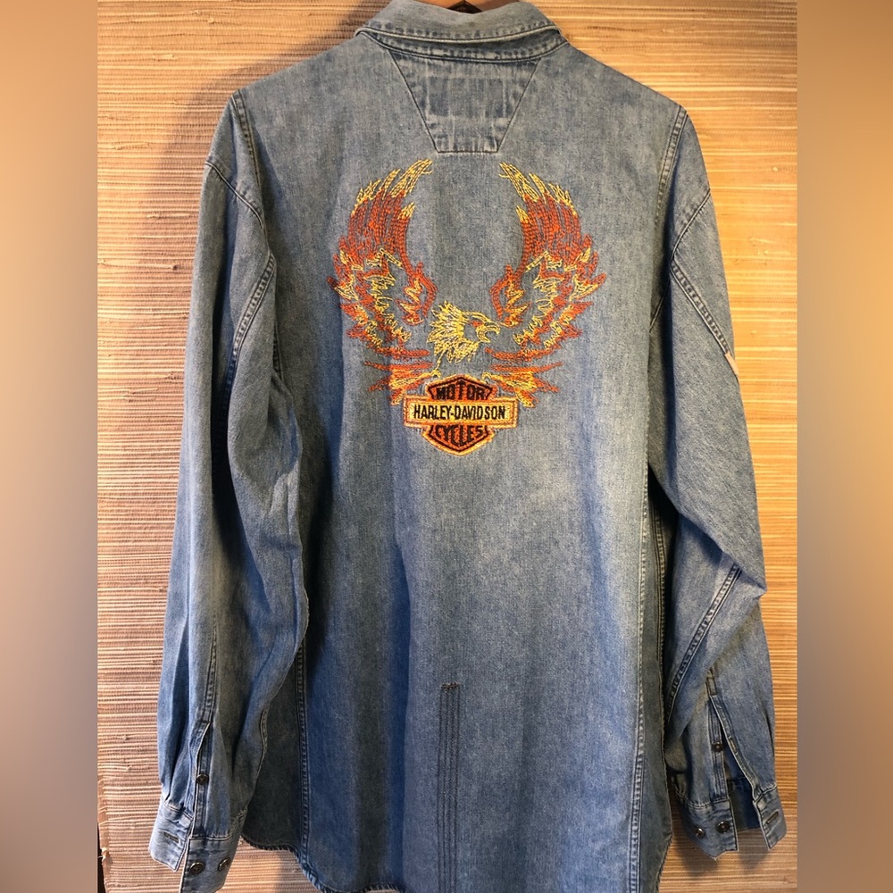 HARLEY DAVIDSON Denim shirt Men’s L Beautiful embroidery on back Well made! - Picture 3 of 5